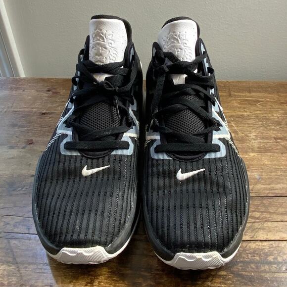 Athletic_Shoes